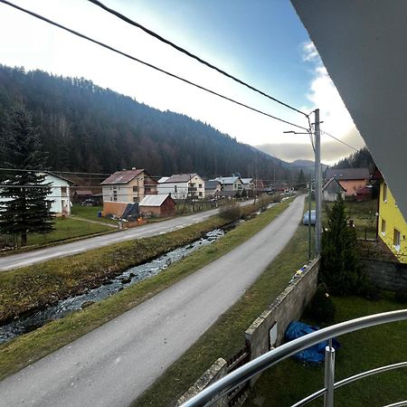 3Izbovy Rodinny Dom S Krbom Rózsahegy Kültér fotó